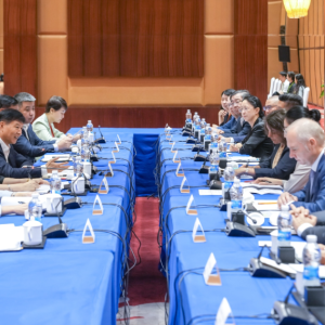 刘小明会见欧洲汽车工业协会秘书长狄薇斯